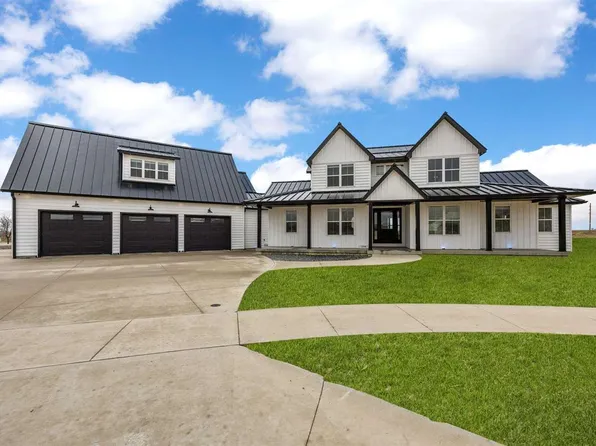 1114 Towne Centre Dr, Urbana, IA 52345