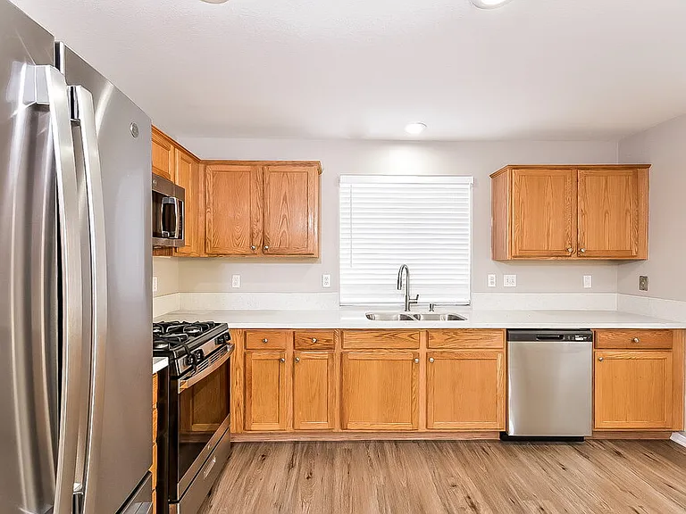 9896 Erins Grove Ct — Photo 6