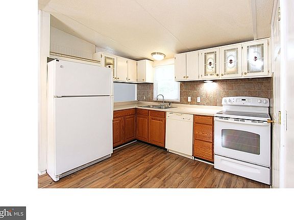 2nd image of 28 Little Branch Ln
