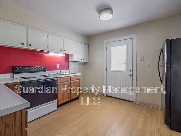 3rd image of 525 W 8th St