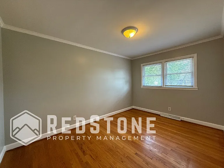 2120 Young St — Photo 5