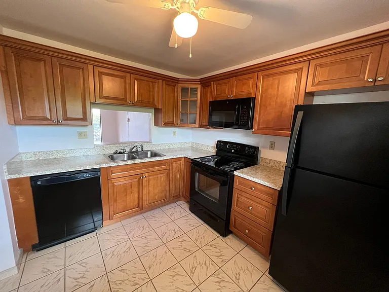 1800 SW 81st Ave #1400 — Photo 2