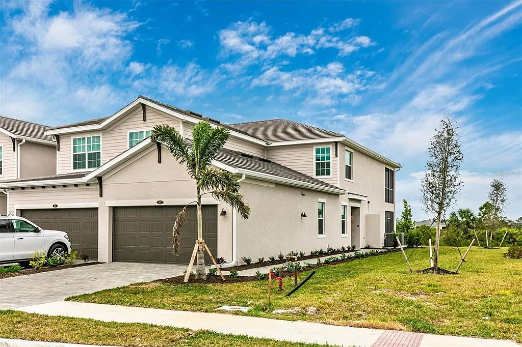 3 bed, 2.0 bath, 1789 sqft, $3,000 — Photo 1