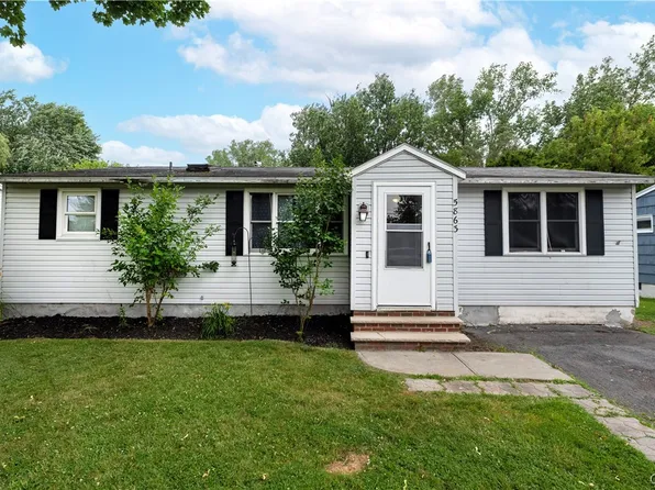 5863 Reis Dr, Cicero, NY 13039