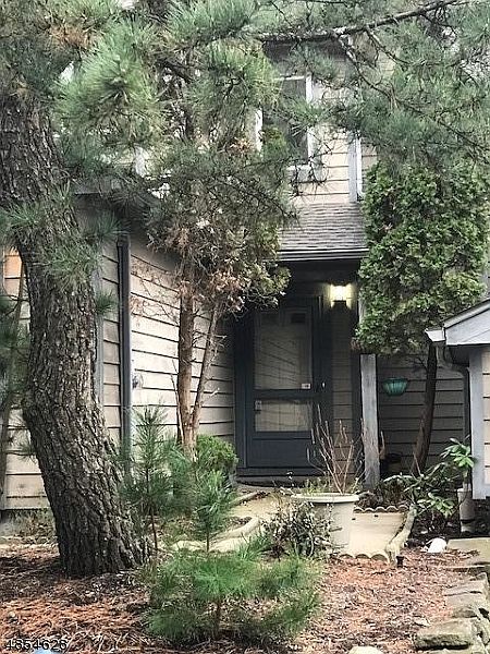 1st image of 202 HEIGHTS DR