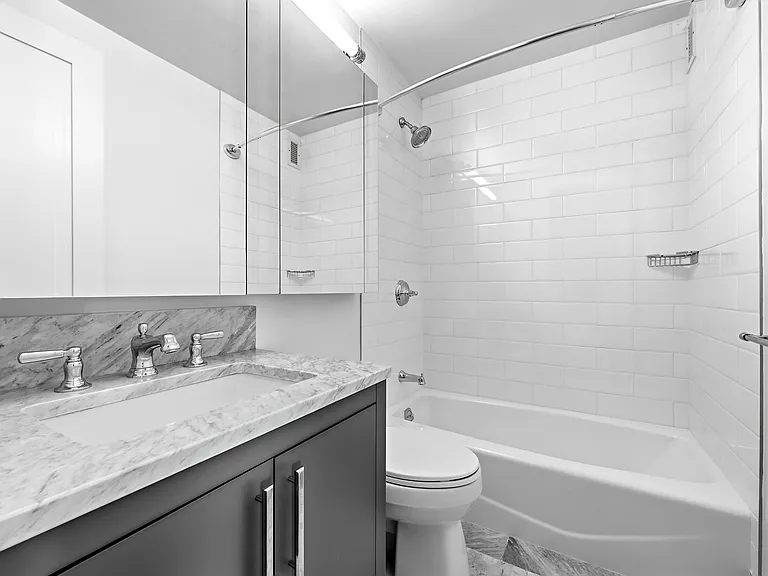 200 E 94th St #1715 — Photo 9