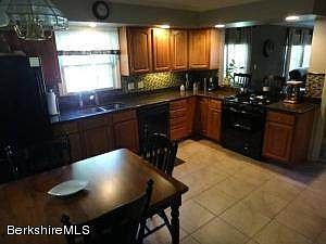beautiful granite kitchen