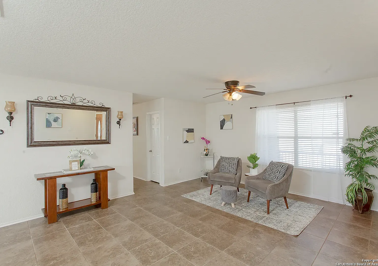 *Coming Soon* *Move In Special* Two-Story Beauty With Loft, Island Kitchen & Spacious Primary Suite! — Photo 4