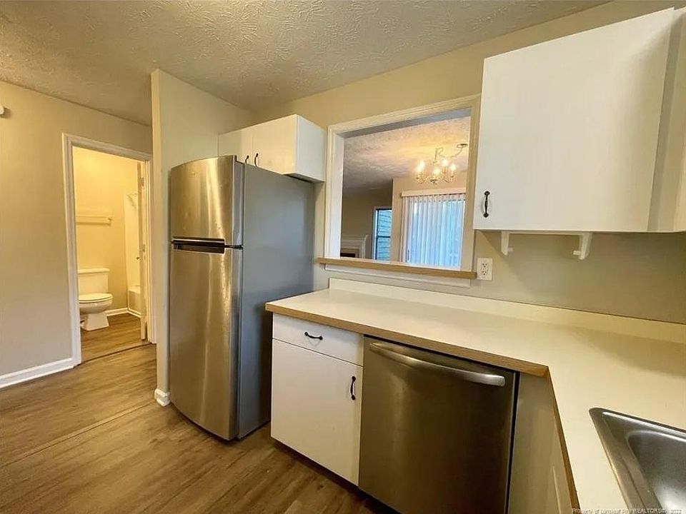 2nd image of 979 Stewarts Creek Dr APT 1