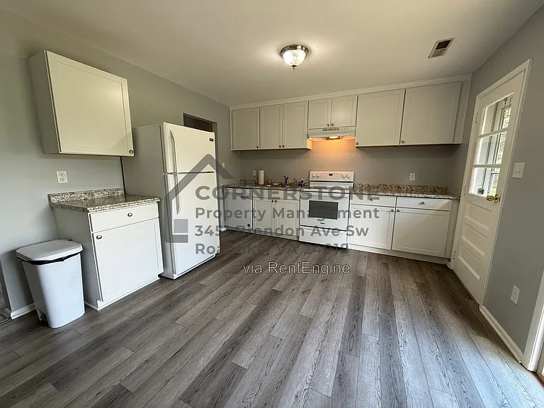 1446 Antrim St — Photo 4