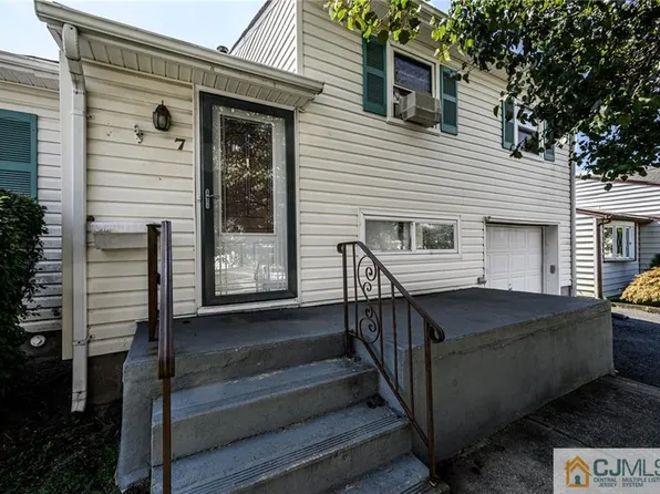 7 Florence Dr, Parlin, NJ 08859