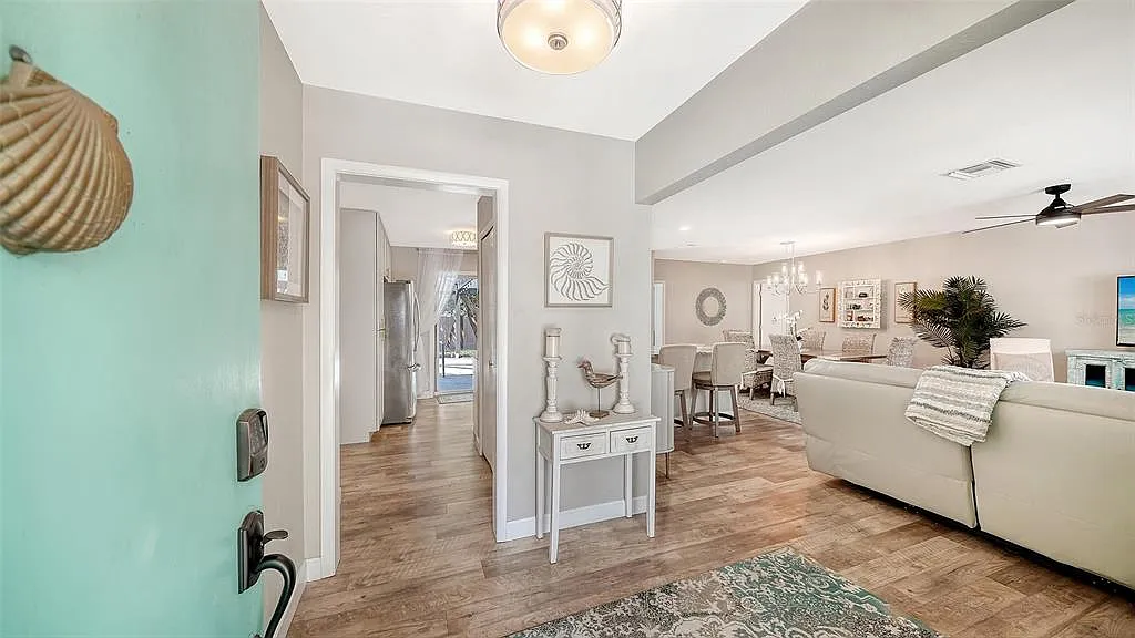 3 bed, 2.0 bath, 1439 sqft, $8,000 — Photo 4