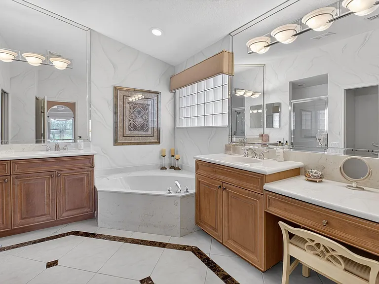 5256 Glenville Dr — Photo 33