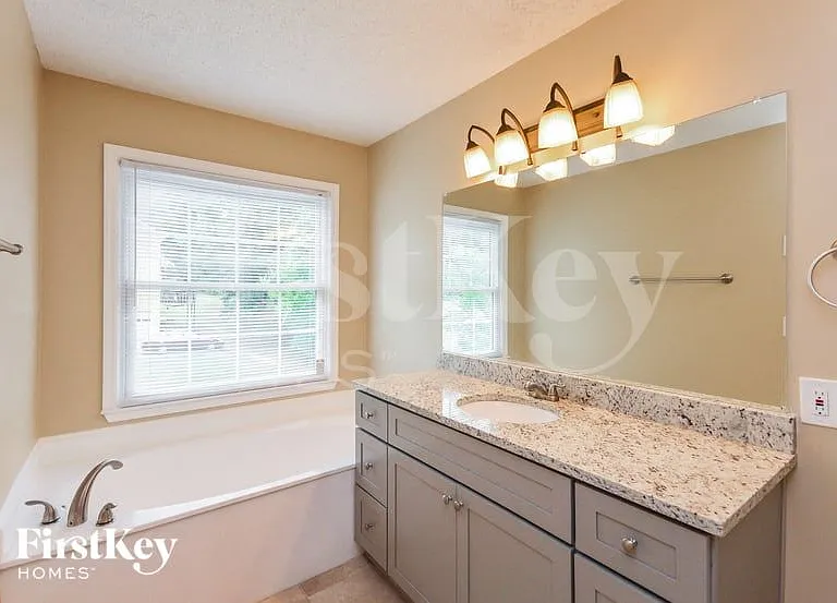 2107 Amherst Trl SE — Photo 9
