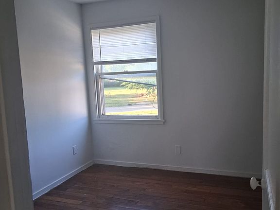 3rd image of 908 S Central Dr