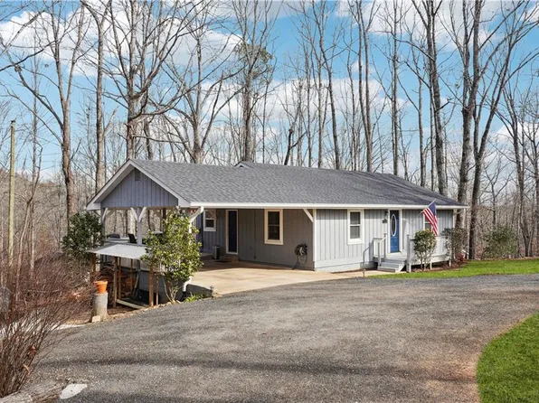 5106 Laurel Ln, Gainesville, GA 30506