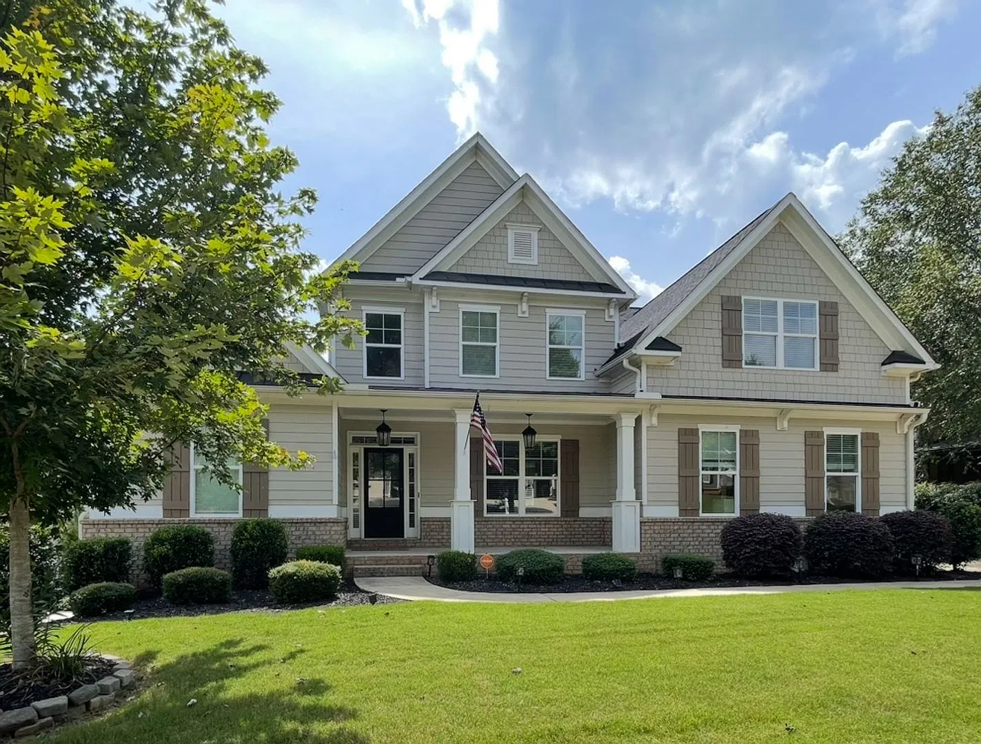 Gorgeous 4 bedroom 3.5 bath home in desirable River Rock Community — Photo 3