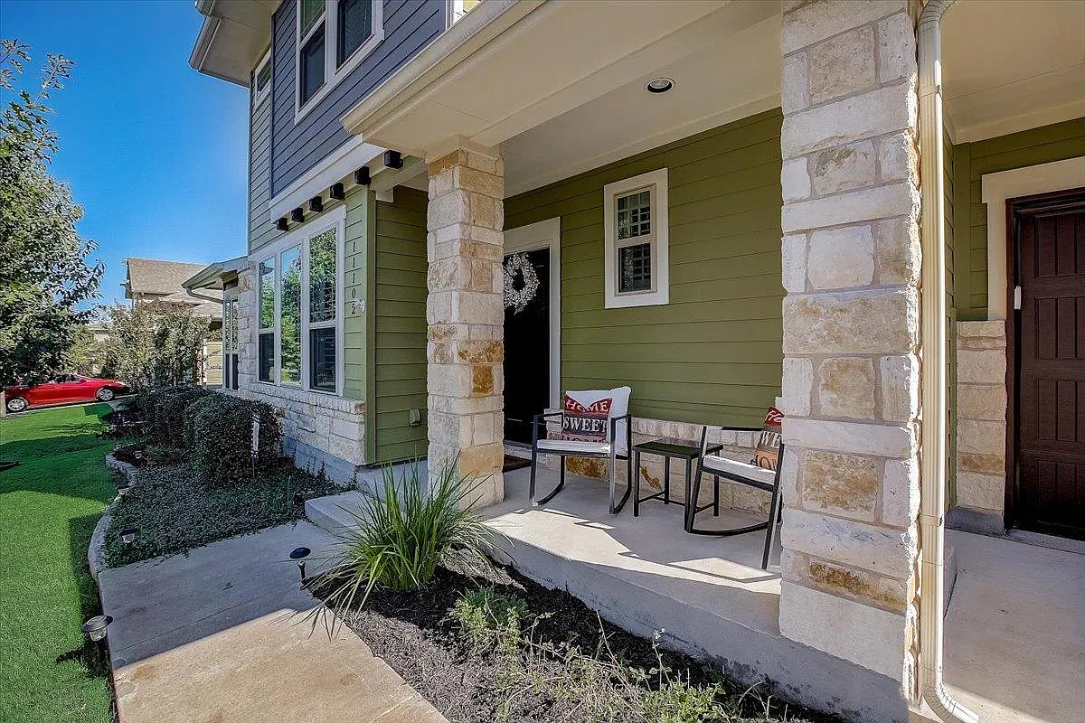 3 bed, 2.5 bath, 1661 sqft, $2,550 — Photo 3