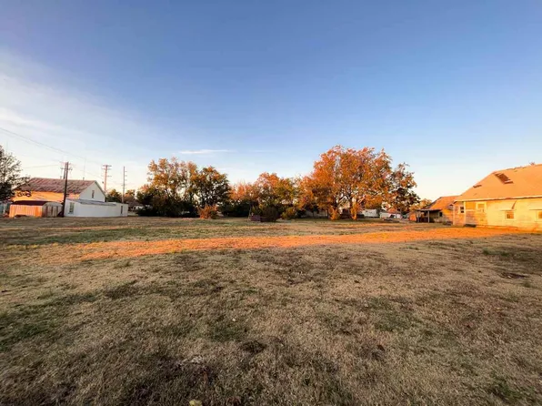214 W Oak St, Perkins, OK 74023
