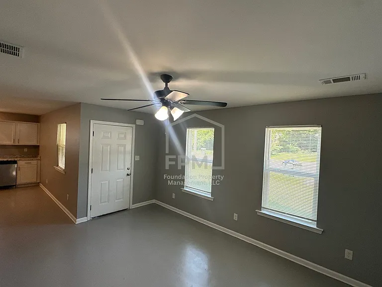 307 Harrell St — Photo 4