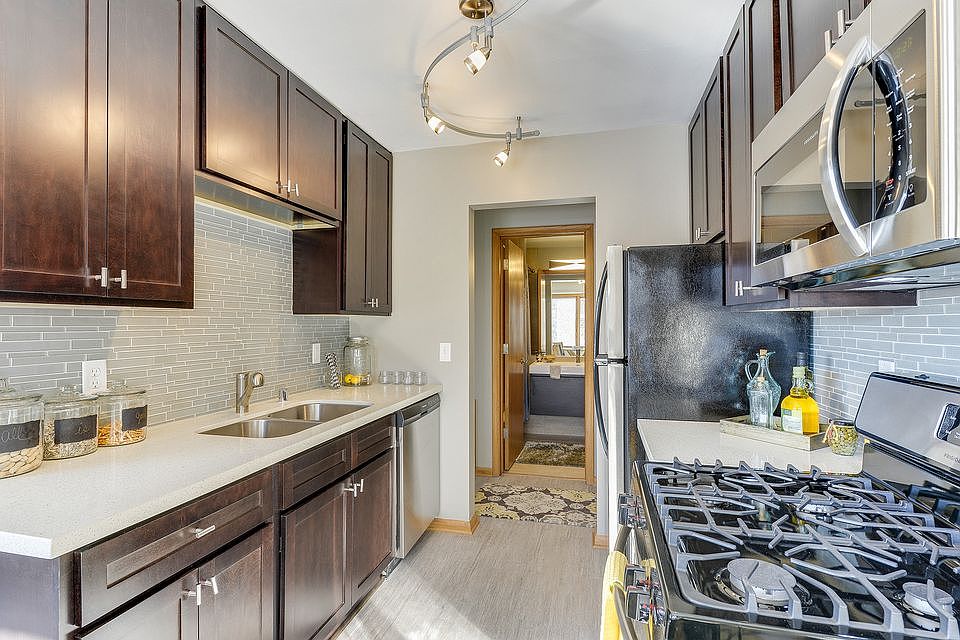 Edina Galleria Flats - 7008 Sandell Avenue
