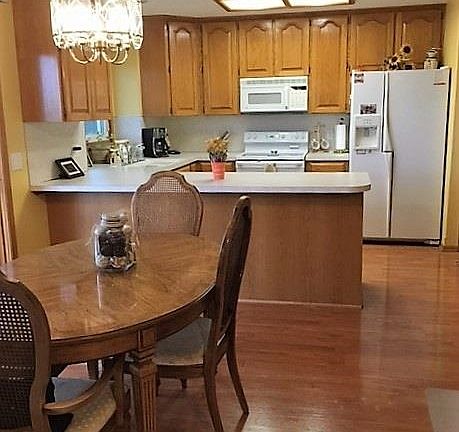 3rd image of 6833 Hill Crest Ln