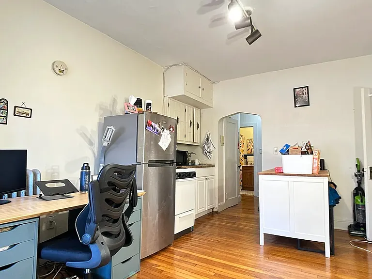 70 Strathmore Rd — Photo 3