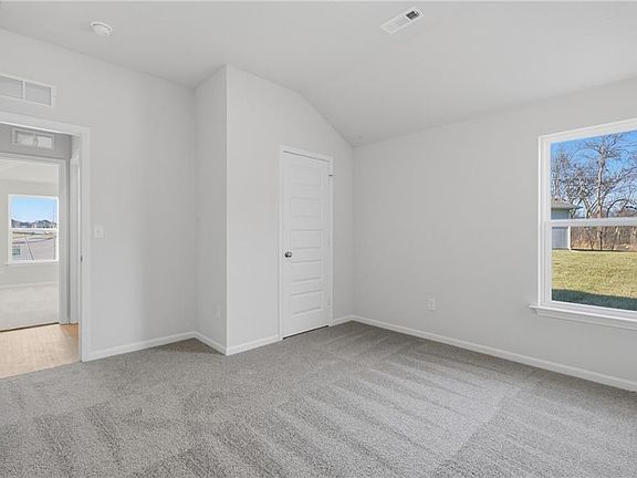 2nd image of 521 SE Nelson Dr