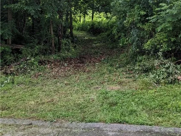 80 & 82 Lutes, Eighty Four, PA 15330