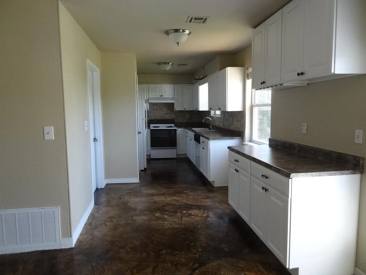 3 bed, 1550 sqft, $1,400 — Photo 3