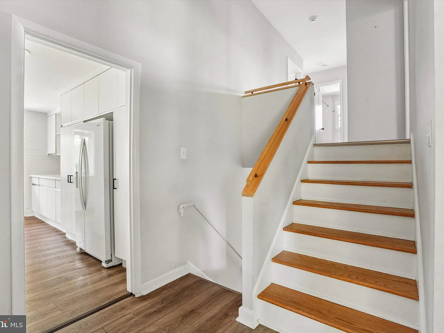 4 bed, 2.5 bath, 2702 sqft, $7,000 — Photo 3