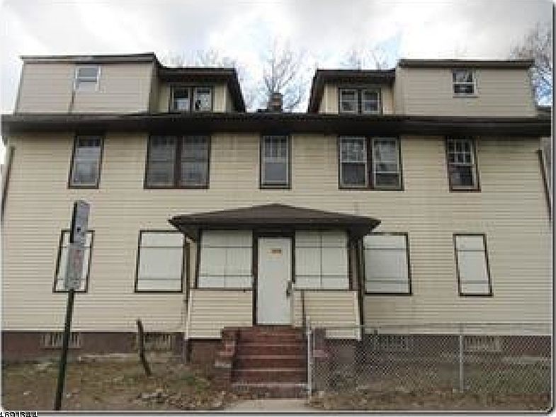 1st image of 277 S Clinton St