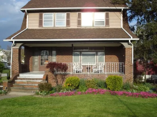 3682 Rocky River Dr, Cleveland, OH 44111