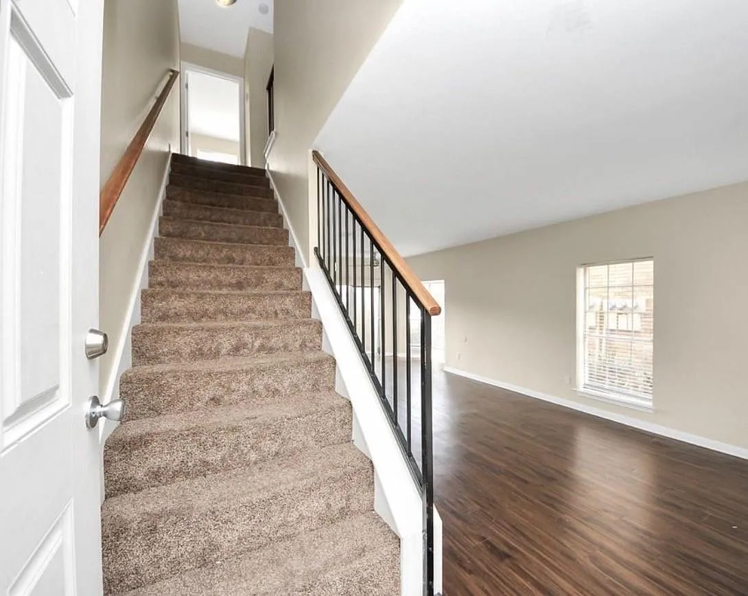 2 bed, 1.5 bath, 1036 sqft, $1,500 — Photo 2