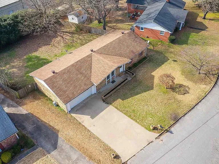 16 Sunvalley Dr — Photo 2