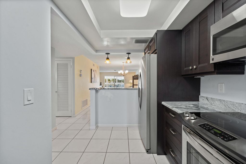 725 N RIVERSIDE Drive #203, photo 6
