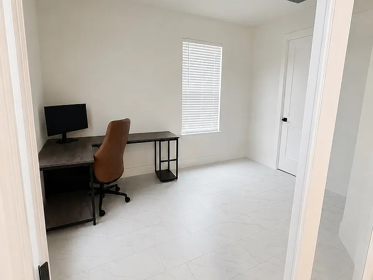 15064 Grove Lake Dr — Photo 3