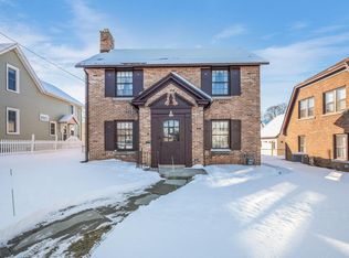 906 N 12th St, Manitowoc, WI 54220