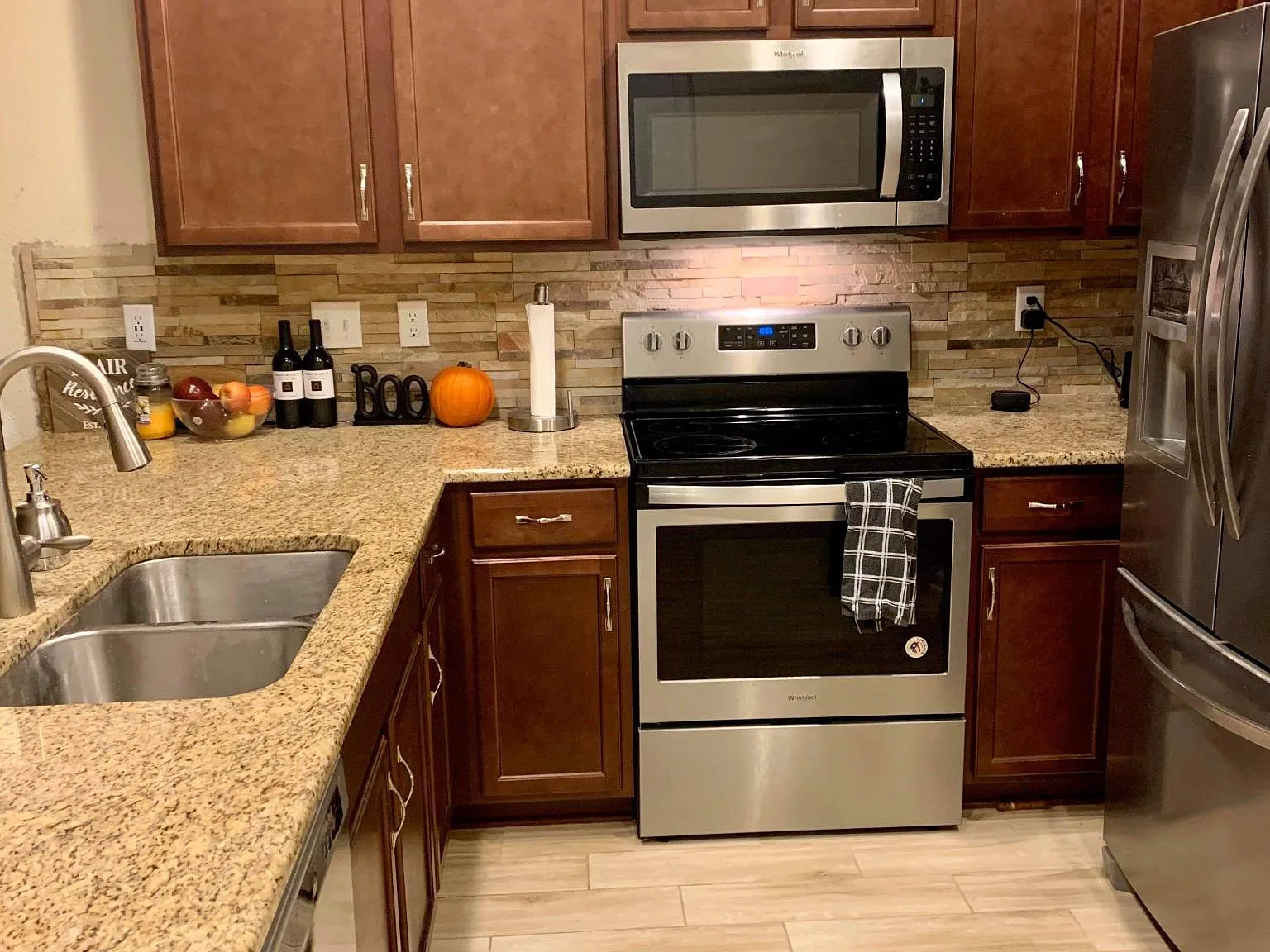 3 bed, 1289 sqft, $2,450 — Photo 3