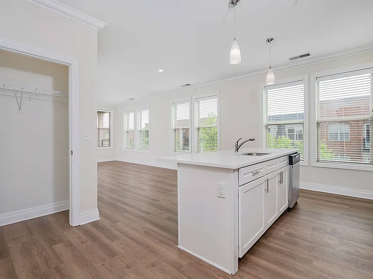 Harrison Park Apartments — Photo 25
