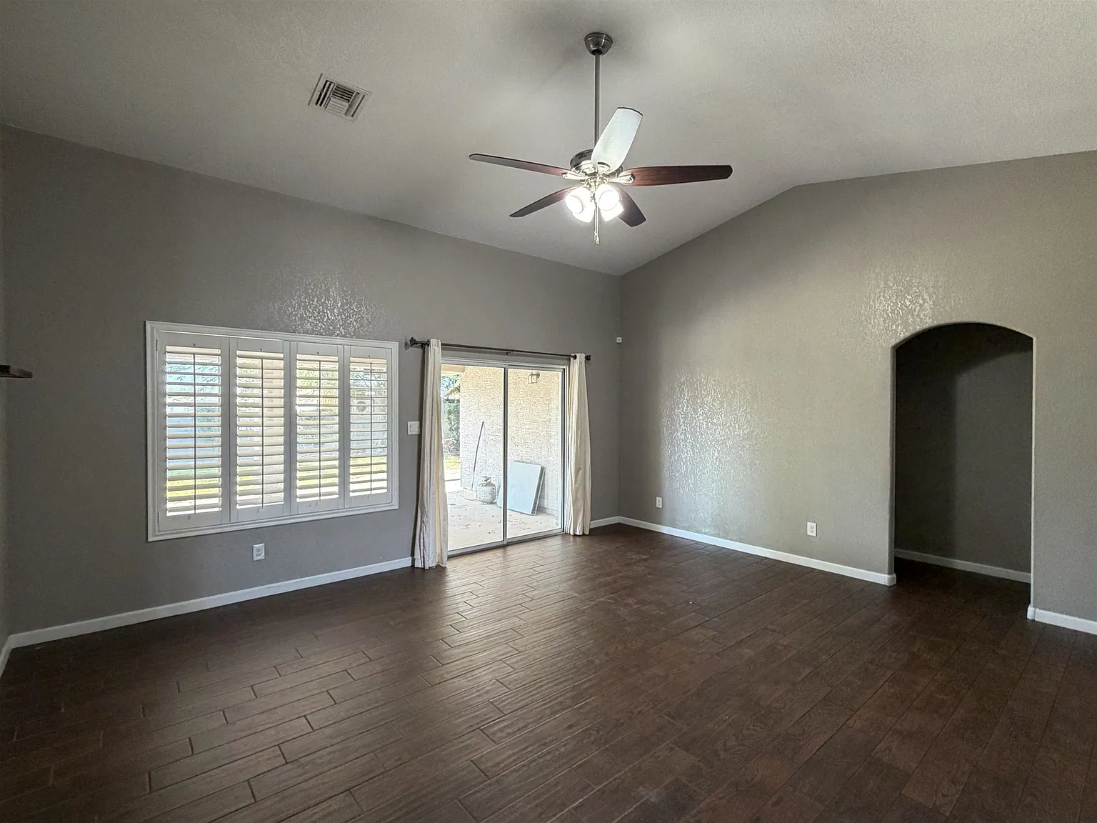 3 bed, 2.5 bath, 1491 sqft, $1,600 — Photo 2