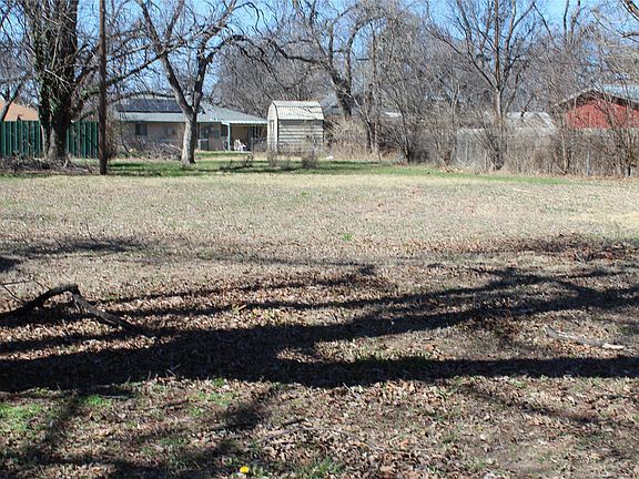 2nd image of 220 Rusk St