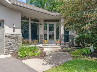 6 Summit Ct, Saint Paul, MN 55127