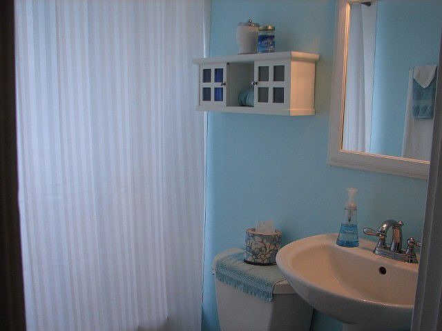 Main Bath Beautiful Spa like colors!