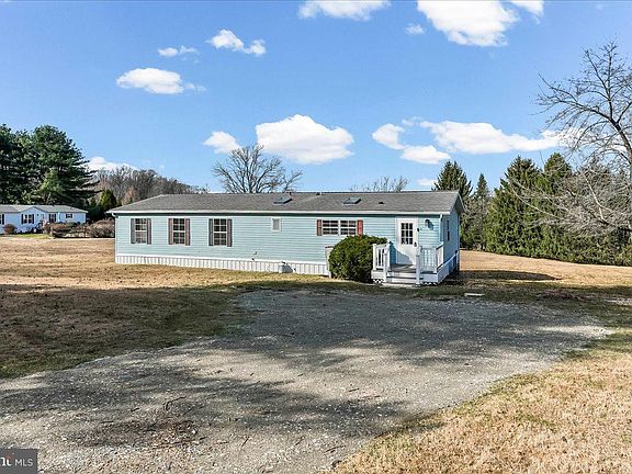 3rd image of 643 King Row Rd