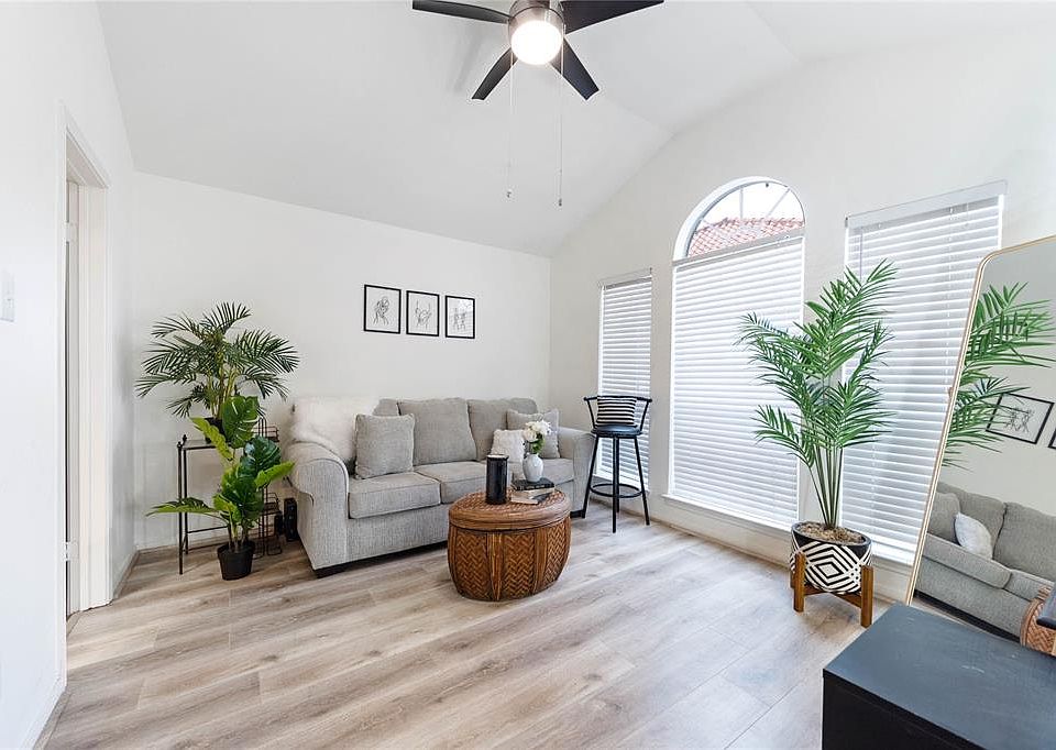 1st image of 3231 Allen Pkwy APT 1316