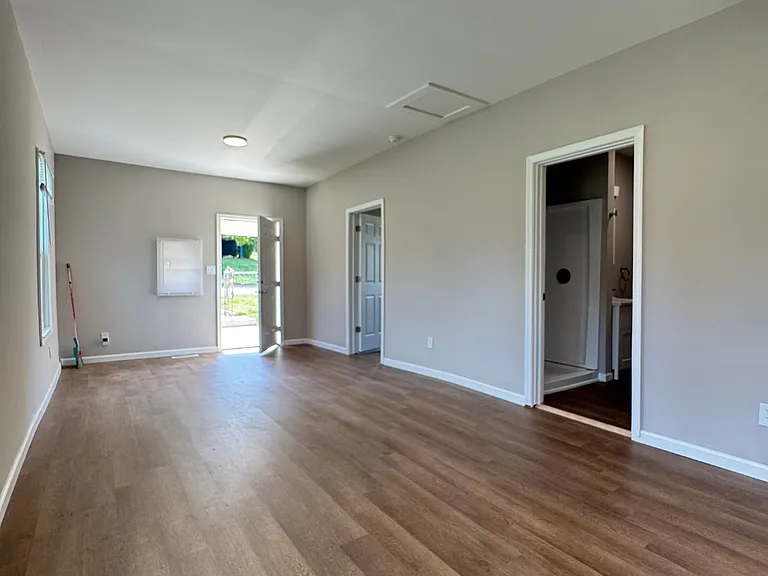 2205 Easley Ave — Photo 4