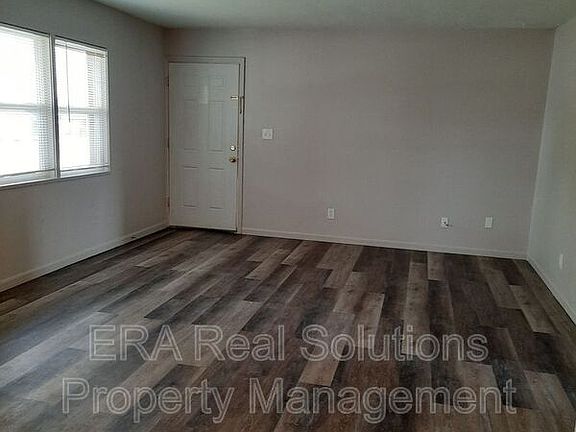 2nd image of 2001 Heritage Dr #5