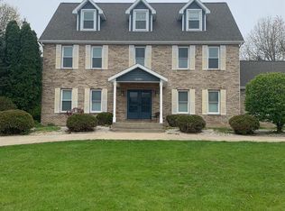 12303 N Hillside Ln, Syracuse, IN