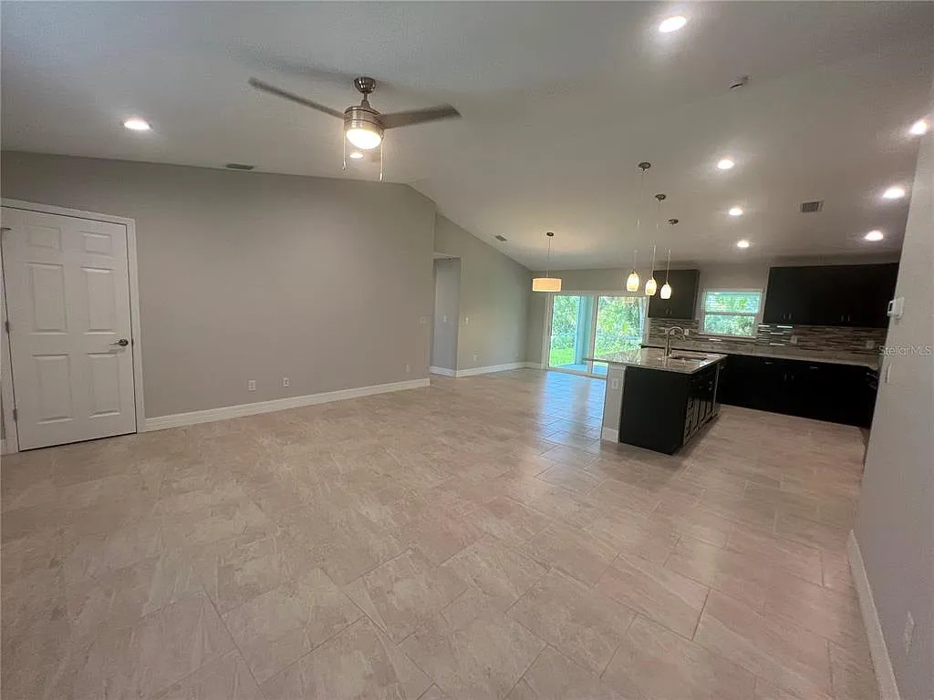 3 bed, 2.0 bath, 1437 sqft, $2,150 — Photo 4